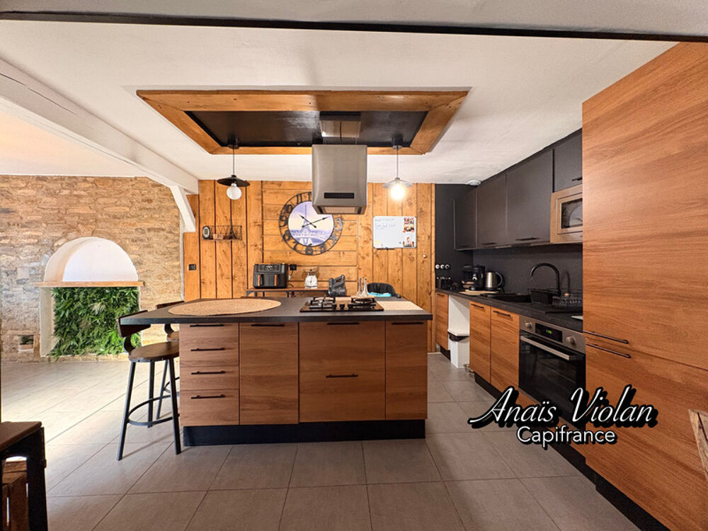 Maison familiale avec jardin et terrasse à vendre 7 pièces de 157 m² à SAINT MATHIEU DE TREVIERS (34)
