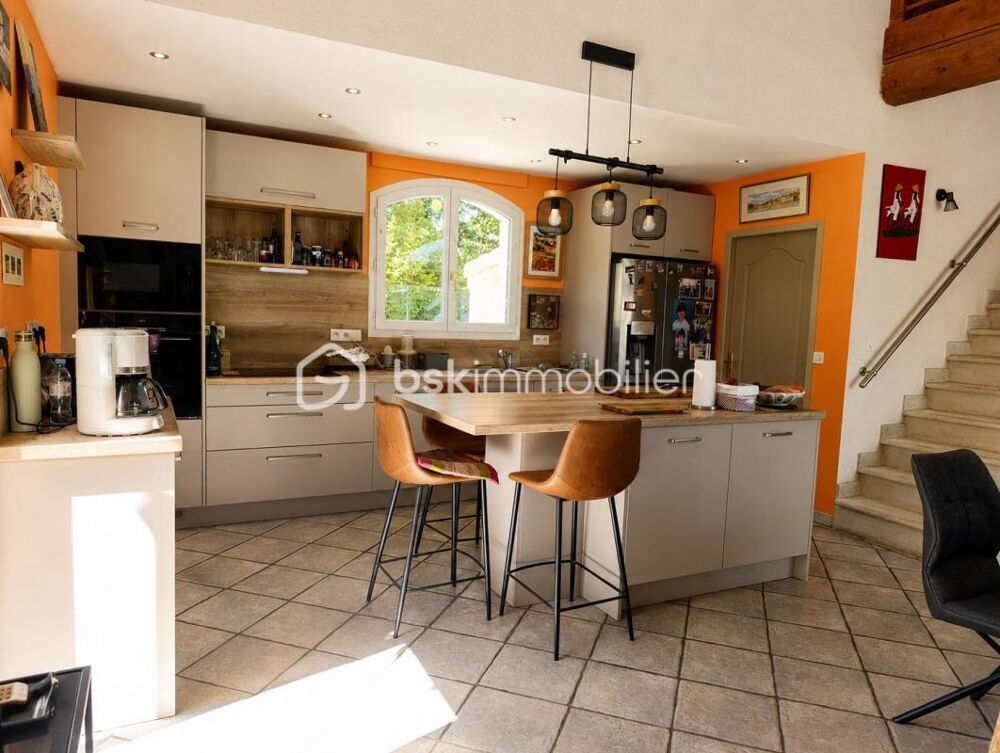 Vente Maison Maison 165 m² avec piscine, jacuzzi et dépendance – Solérieux Solerieux