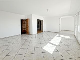  Appartement à louer 4 pièces 107 m²