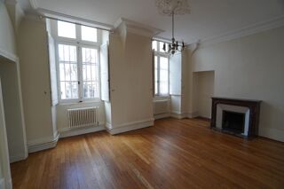  Appartement à louer 4 pièces 98 m²