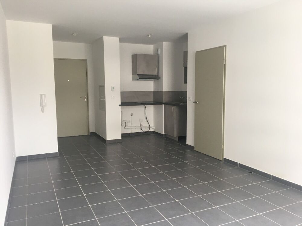 Location Appartement T2 MEUBLE avec parking et loggia à MARSEILLE Marseille 15