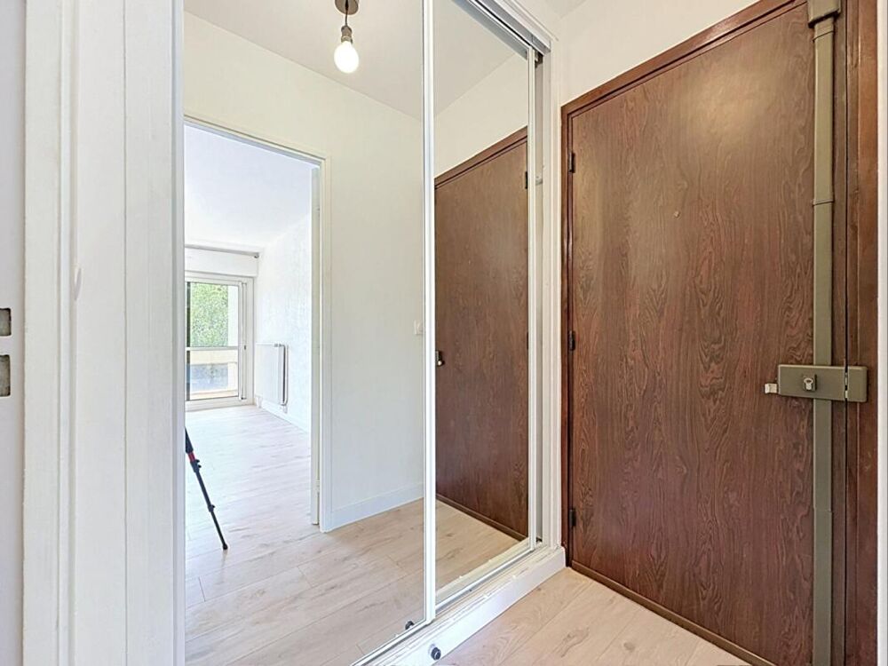 Vente Appartement Grand studio avec balcon au pied du métro Villejuif Léo Lagrange Villejuif