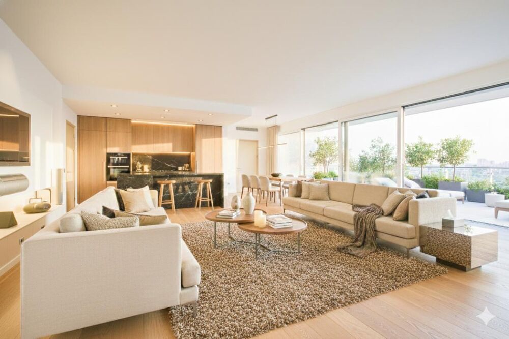 **RARE - DERNIER ETAGE + TERRASSE 130m2 + Parking -Proche Gare et forêt
