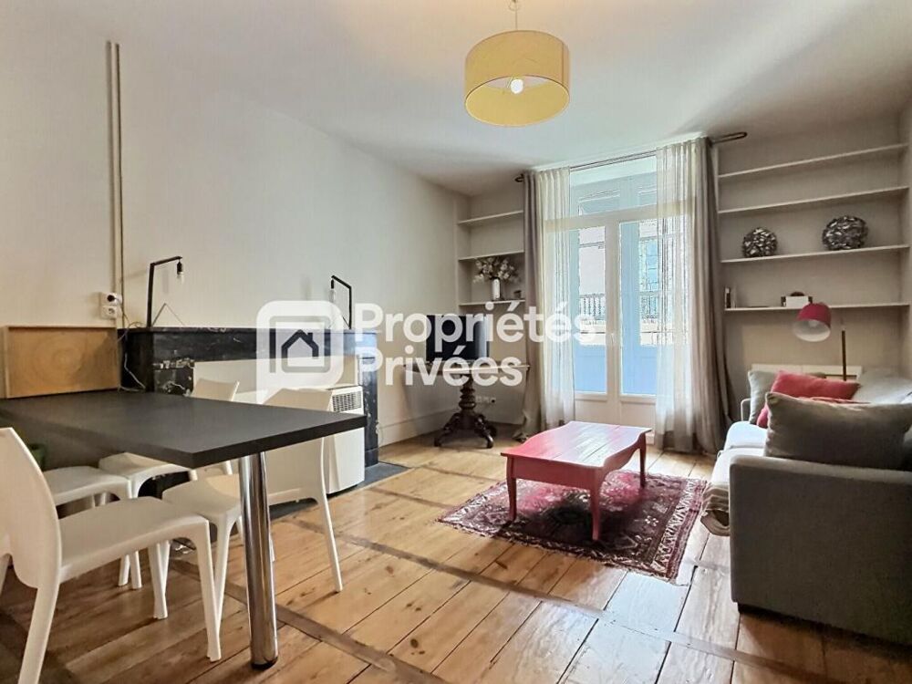 Vente Immeuble Superbe immeuble rénové d'env. 430m²  avec 7 appartements T2 meublés + 2 locaux commerciaux et caves en plein centre historique Perigueux