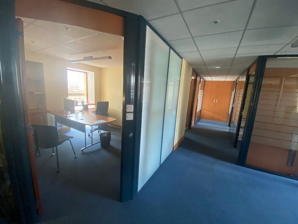   A LOUER - BUREAUX Charnay les macon