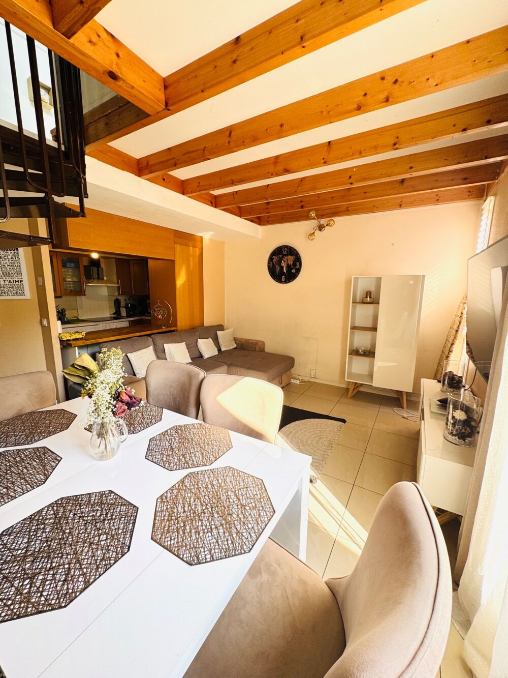 Vente Appartement À Vendre – Bel Appartement en duplex - F6 avec une terrasse et Parking privatif – Idéal pour une grande famille ou Investisseur Sevran