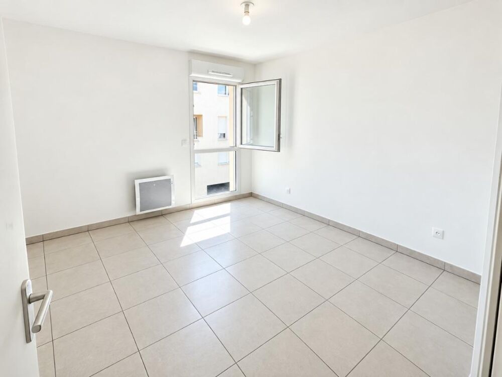 Location Appartement T2 avec parking et terrasse à Arles Arles