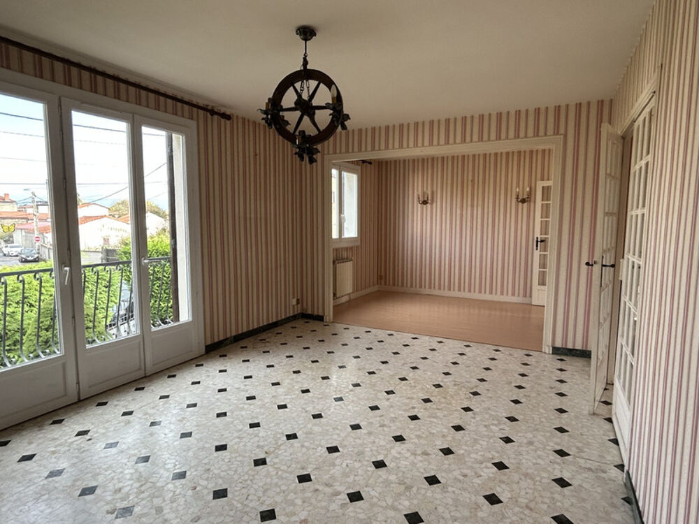 CHAPPES MAISON DE 110 M2 AVEC DOUBLE GARAGE