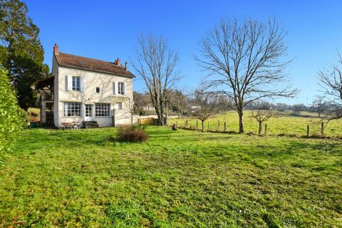   Maison � PARIS L' HOPITAL de 154 m2 avec 1452 m2 de terrain Maison - 5 pi�ce(s) - 155 m�