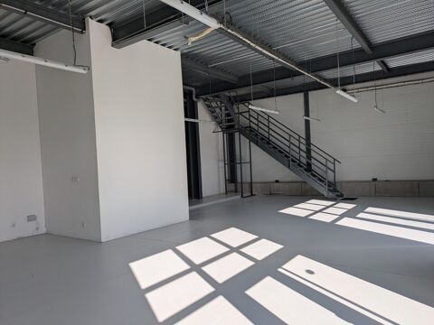   Local commercial à louer proche de CHAMBERY (73)380 m² 