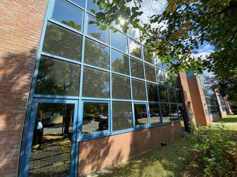 Bureaux r&eacute;cents, fonctionnels situ&eacute;s au pied du RER A 2250 93160 Noisy le grand