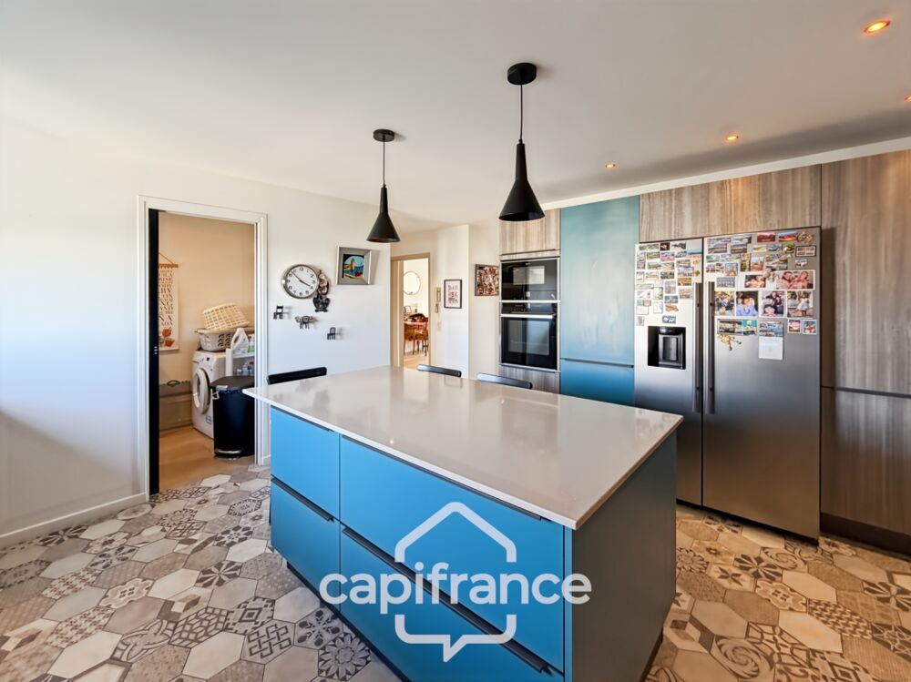 Vente Appartement Appartement à vendre 4 pièces HYERES (83) - 147m2- 4ème et dernièr Etage- Accès direct GARAGE Hyeres