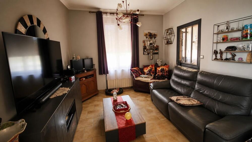 Maison de 6 pièces de 111 m² à Moulins-la-Marche