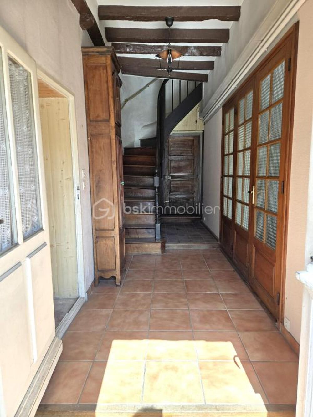À Dinan, dans le secteur recherché de Léhon, maison de ville en pierre avec garage et courette