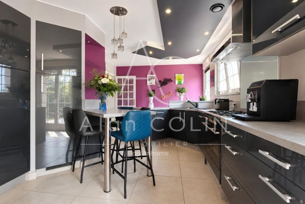 Maison individuelle 4 façades  182 m²  4 chambres  Terrain de 8 ares à Yutz