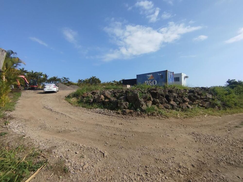 Location Terrain Ligne Paradis - terrain plat à louer de 620 m² pour stockage Saint pierre