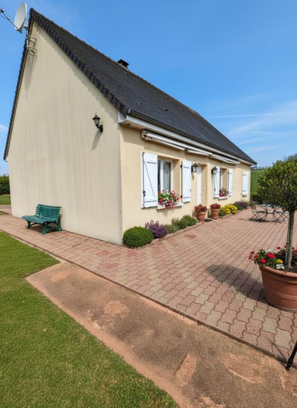 Nord Vendome, pavillon tout confort sur terrain 1,5 ha et dépendances