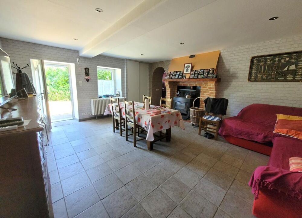 Jolie maison de 142 m² (120m² loi Carrez), couverture de la toiture neuve, avec terrasse couverte, ateliers et grange (couvertur
