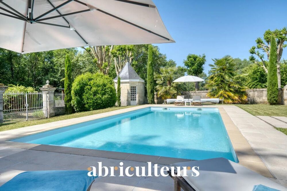 Demeure de 270 m² avec piscine à la vente à Saint-Laurent-de-Cognac (16100)