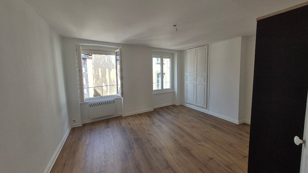 Location Appartement Grand F2 - CENTRE HISTORIQUE - CATHEDRALE Clermont ferrand