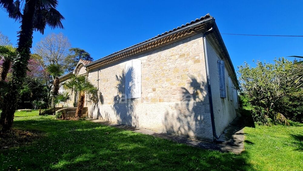 À vendre : Propriété à restaurer, à 10 mn d'Auvillar, d'environ 240 m2 habitables, sur terrain de 7400 m2 (82)