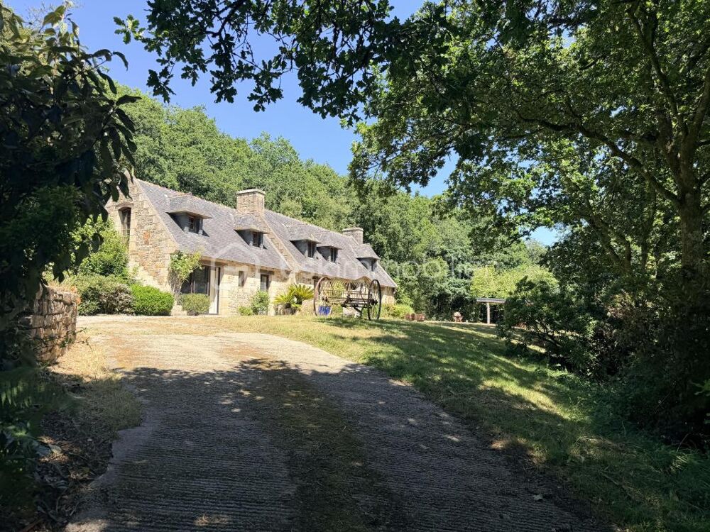 EXCLUSIVITE- NOUVEAUTE-Demeure de charme en pierre au coeur d'un domaine d'exception de 6 hectares!