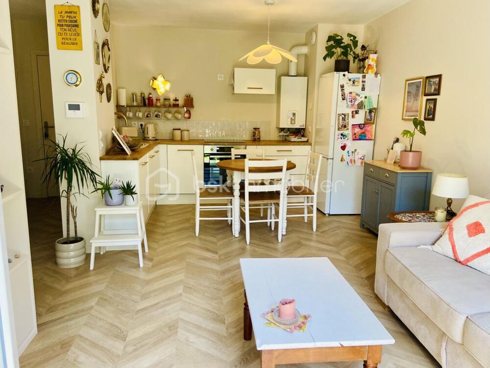 T2 récemment rénové avec terrasse plein sud, parking privatif et ascenseur