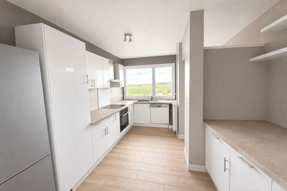 Grand appartement rénové de 5 pièces, cave à Melun