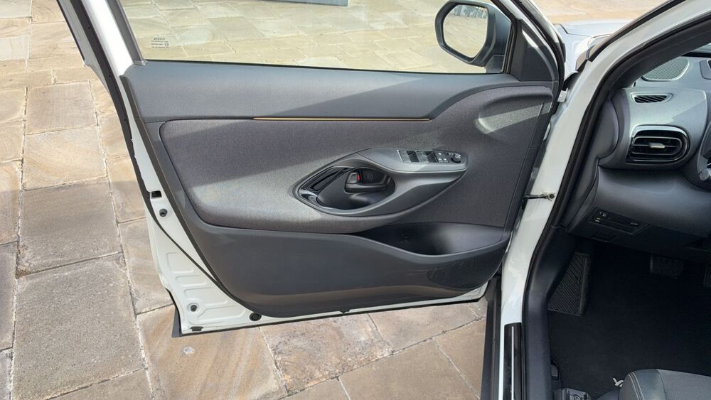 Yaris Cross 1.5 116 Hybrid E-CVT Trail Pack Techno - Premi&egrave;re main 2022 occasion 92000 Nanterre