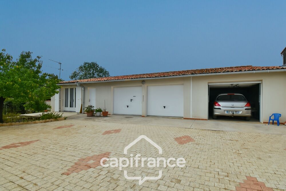 Vente Maison Maison à vendre 4 pièces MAZERAY (17) sur 900m² de jardin clos et 3 garages Mazeray