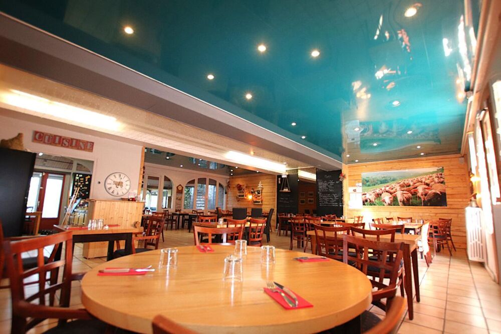 Vente Maison Hôtel Restaurant avec bar Licence IV - Vente murs et fonds - Axe A75 Severac le chateau