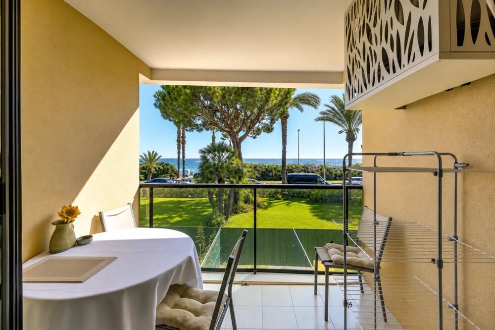Appartement 2 pièces de 28 m² situé a Cannes front de mer