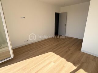 Vente Appartement Appartement rénové de type 4 au dernier étage d'une copropriété securisée Toulon