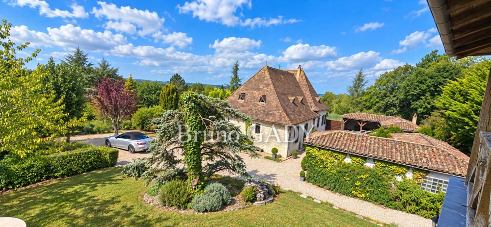 Vente Maison Ensemble immobilier en pierre composé de deux maison totalisant environ 262m2. sur parcelle de 13405M2 Thenac