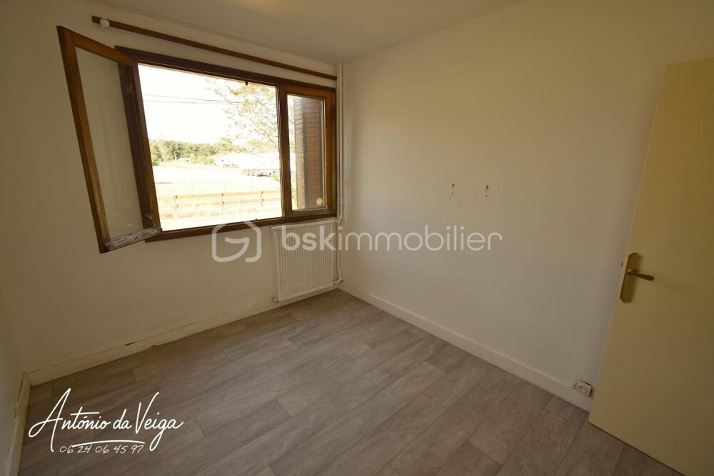 ? Maison de campagne  3 chambres, dépendances, double garage et terrain constructible denviron 3 233 m²