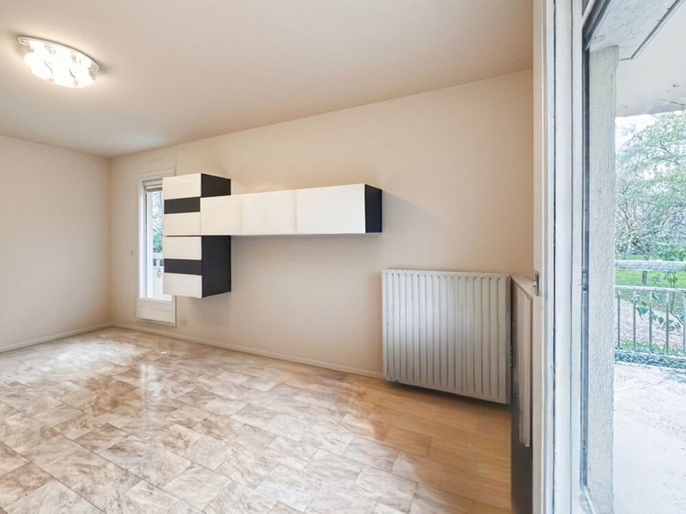 Angers  Quartier Roseraie Appartement T3 traversant avec large balcon dangle, cave et parking er de la Roseraie découvrez cet