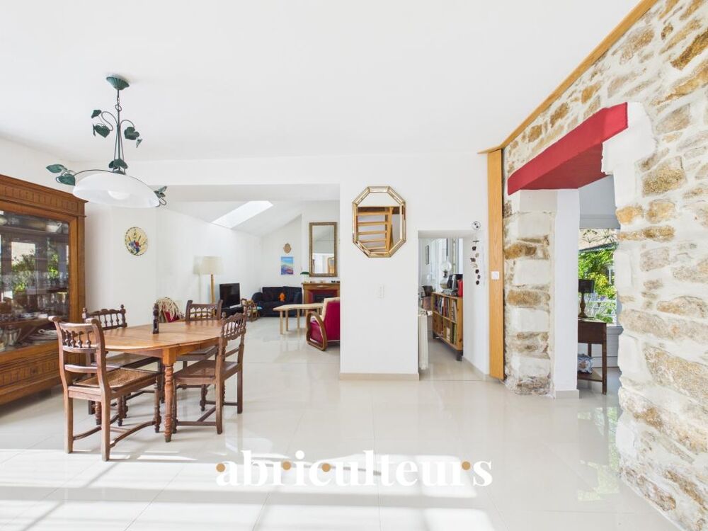 Maison familliale - 6 chambres - 179m2 - Beaux volumes - Jardin arboré - Garage - Au coeur de Zola