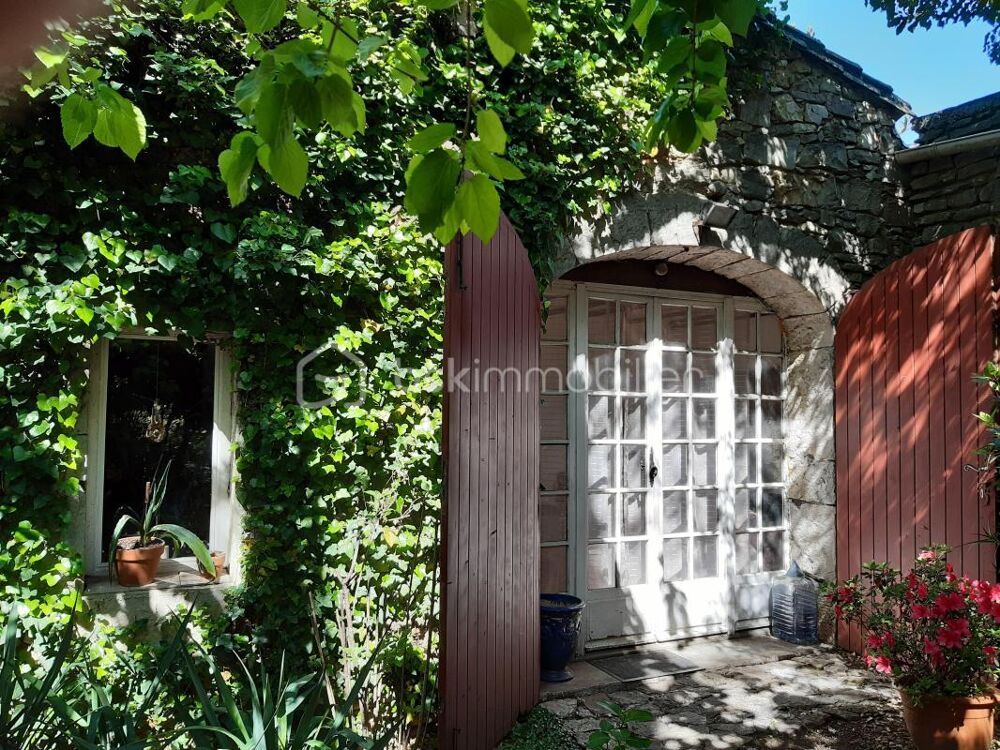 Maison en pierre de 62m2, jardin de 730m2 avec sa piscine