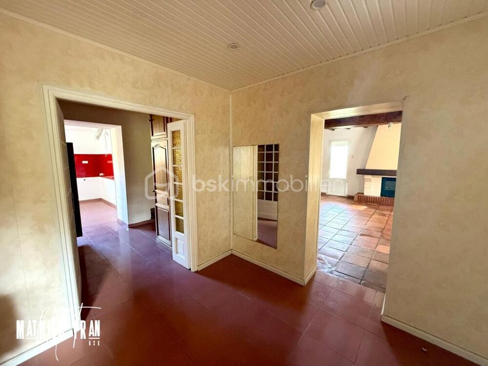 Maison spacieuse avec terrasse ensoleillée à vendre dans un quartier recherché