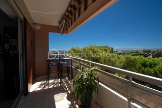 Vente Appartement LA SEYNE-SUR-MER – HAUTEURS DE TAMARIS – TERRASSE – VUE MER – ENTIÈREMENT RÉNOVÉ La seyne sur mer