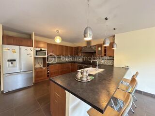  Villa � vendre 8 pi�ces 235 m�