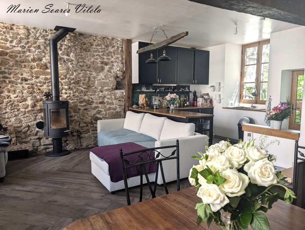 Maison en pierre rénovée avec jardin, en plein coeur de Chaumes-en-Brie