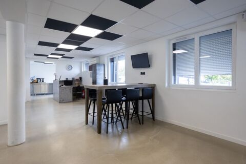 Local/bureau à louer PARAY LE MONIAL 235 m2 bureaux, accueil, fort potentiel 2500 71600 Paray le monial