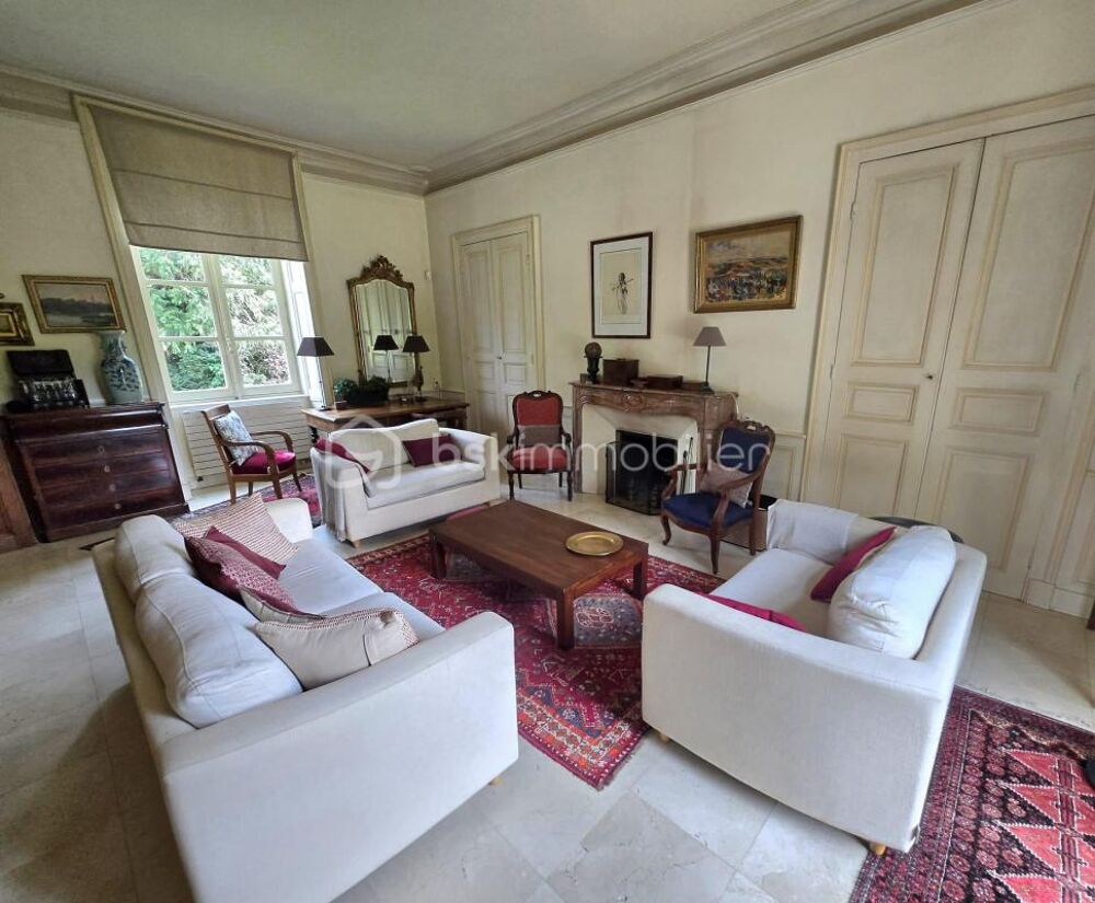 5 min Evron, maison de maître avec jardin paysagé