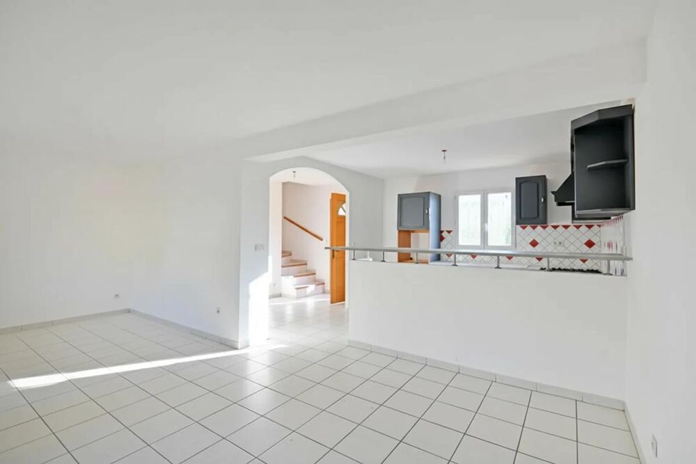 Vente Maison Maison lumineuse avec jardin à Saint-Julien-les-Rosiers Saint julien les rosiers