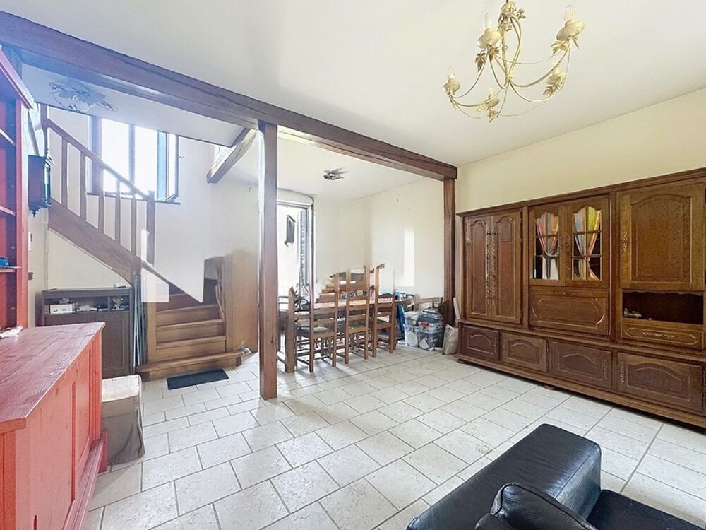 À 2 MIN DU RER E CHAMPIGNY CENTRE  MAISON 123 M² HABITABLES  4 CHAMBRES/GRAND SEJOUR TERRAIN 400 M²  2 GARAGES  ATELIER 30