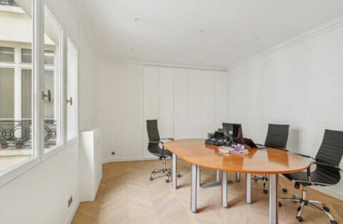   Bureaux de 80 m² à vendre sur l'avenue des Champs Élysées, Paris 8e 