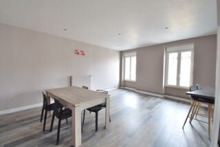 Appartement à louer 4 pièces 99 m²