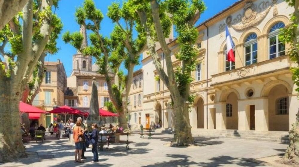   Local commercial dans le cur historique de Saint Rmy de Provence 