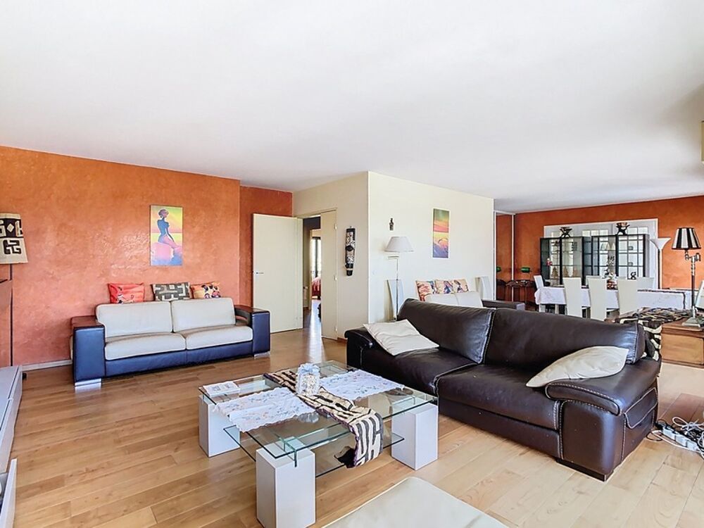 6ème et dernier étage - Appartement de 116 m² + 2 terrasses de 18 m² chacune + 1 cave + 2 parkings boxés côte à côte